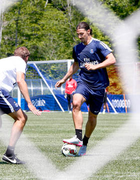 I denna handout-bild från PSG syns Zlatan Ibrahimovic