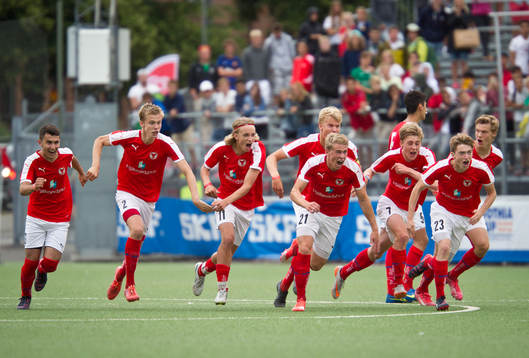 Frank Arhin gör mål undeer Semifinal Kalmar FF -