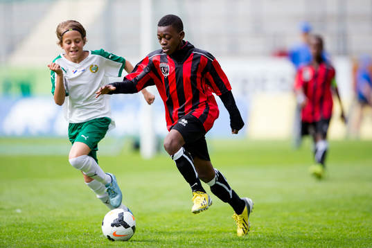 En spelare i Lizzy Football Club före Hammarby spelare