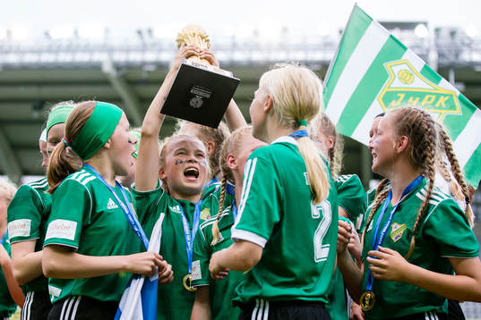 JyPK 02 United lyfter pokalen