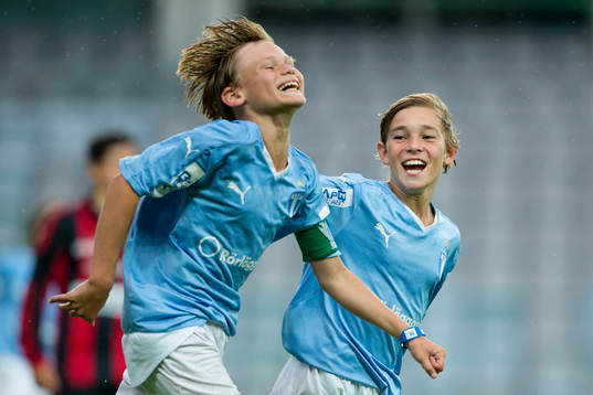 Malmö FF spelare jublar
