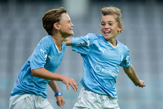 Malmö FF spelare jublar