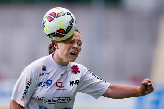 LB07 spelare nickar bollen