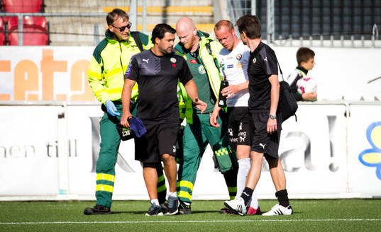 Örebros Patrik Haginge klev av skadad i slutet på matchen