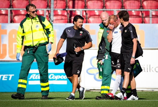 Örebros Patrik Haginge klev av skadad i slutet på matchen