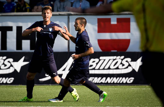 Malmö FFs Markus Rosenberg och Vladimir Rodic deppar