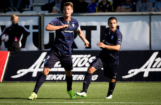 Malmö FFs Markus Rosenberg och Vladimir Rodic deppar