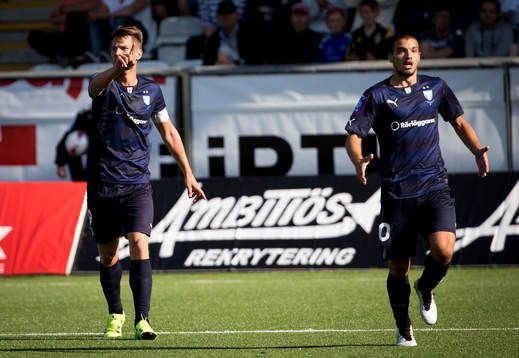 Malmö FFs Markus Rosenberg och Vladimir Rodic deppar