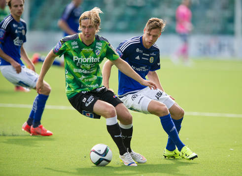 Halmstads Snorre Krogsgård jagas av Sundsvalls Leo Englund