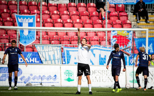 Örebros Daniel Nordmark gör 1-0 och jublar