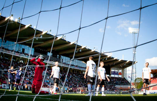 Malmö FFs Markus Rosenberg gör 1-1 och jublar och