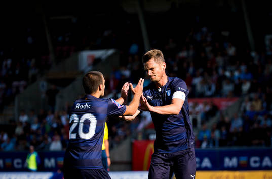 Malmö FFs Markus Rosenberg gör 1-1 och jublar med