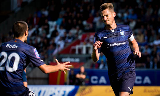 Malmö FFs Markus Rosenberg gör 1-1 och jublar med