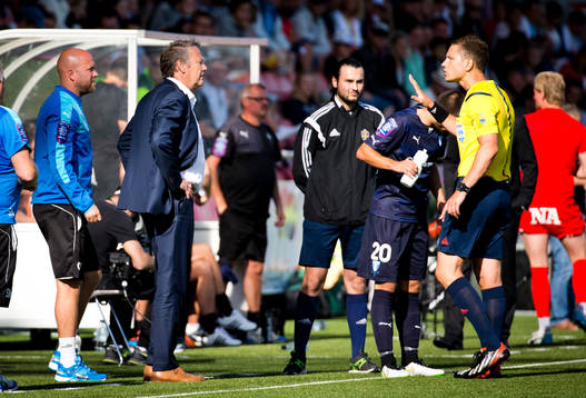 Malmö FFs tränare Åge Hareide är arg på domaren
