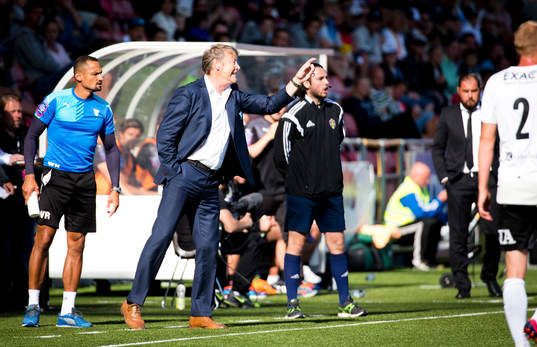 Malmö FFs tränare Åge Hareide är arg på domaren