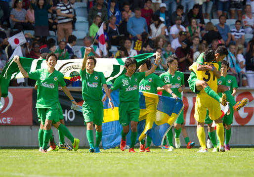 Tokyo Verdy från Japan firar segern i 16-årsklassen på