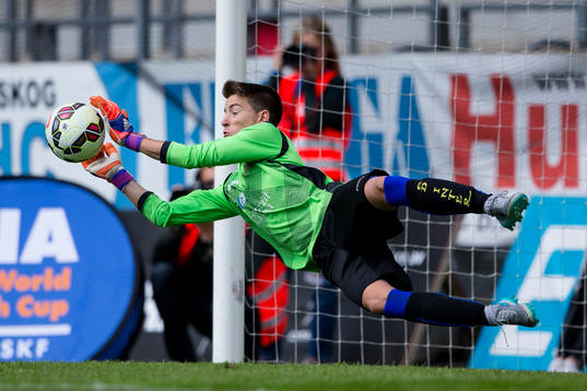 CD Inter Vista Alegres målvakt räddar en straff i