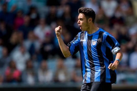En CD Inter Vista Alegre spelare jublar