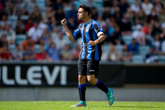 En CD Inter Vista Alegre spelare jublar