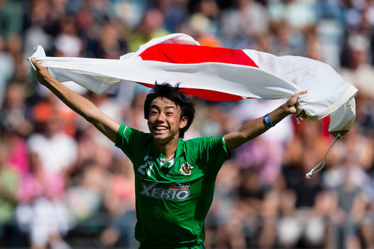 Kashimura Reiji jublar med