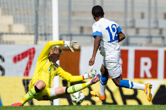 Right To Dreams Isaac Atanga skjuter avgörande 2-1 målet