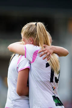 Två FC Rosengård jublar