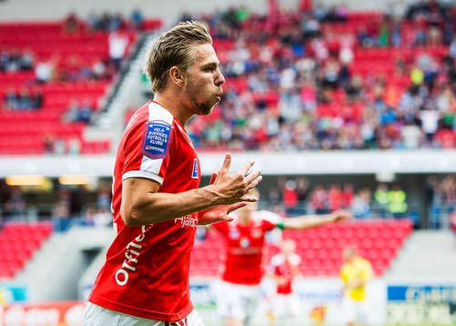 Kalmars Jonathan Ring jublar