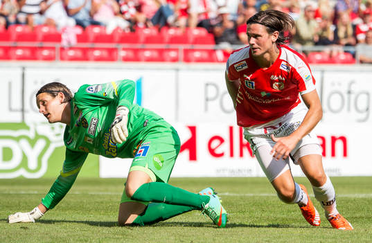 Kalmars Marcus Antonsson jublar och Falkenbergs målvakt