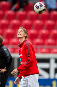 Kalmars Rasmus Elm  värmer