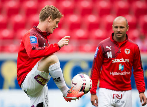 Kalmars Rasmus Elm  värmer