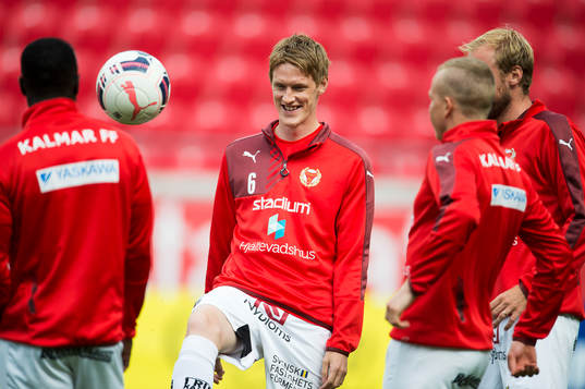 Kalmars Rasmus Elm värmer