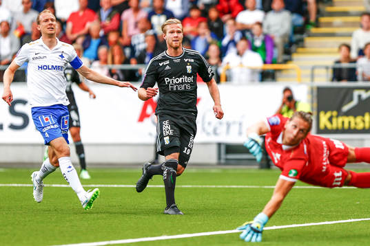IFK Göteborgs Gustav Engvall missar målchans