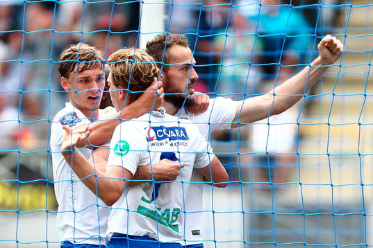 Norrköpings Linus Wahlqvist och Emir Kujovic firar med
