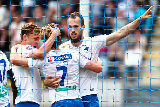 Norrköpings Linus Wahlqvist och Emir Kujovic firar med