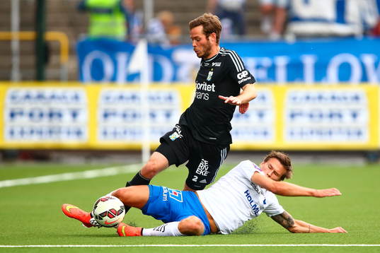 Norrköpings Arnor Ingvi Traustason stoppar IFK Göteborgs