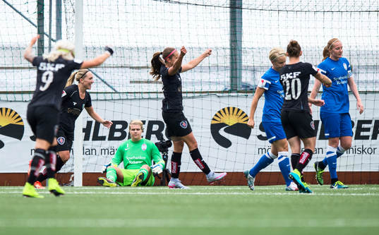 Göteborgs Lieke Martens jublar