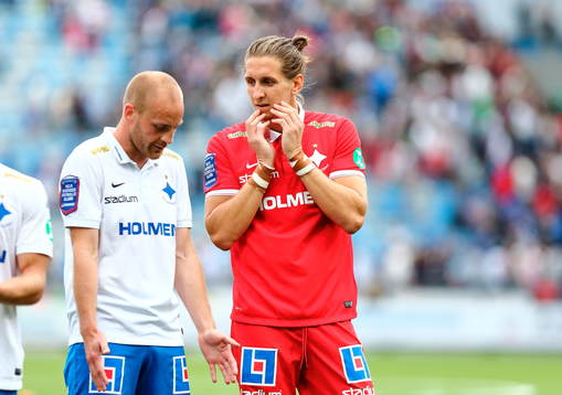 Norrköpings Emir Kujovic och målvakt David Mitov Nilsson