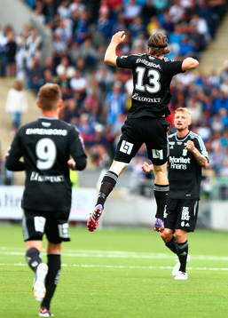 IFK Göteborgs Gustav Svensson och Sebastian Eriksson firar