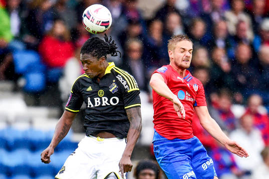 s Dickson Etuhu och Helsingborgs Johan Mårtensson i en