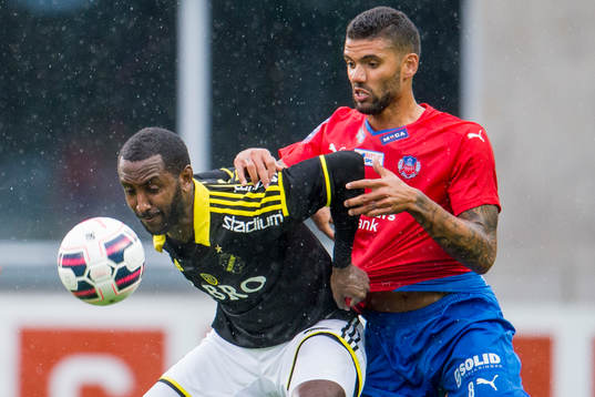 s Henok Goitom och Helsingborgs Victor Palsson