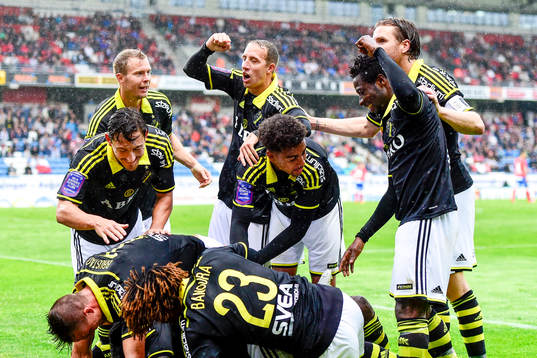 s spelare firar Henok Goitom kvitteringsmål 1-1