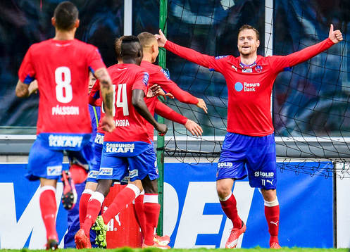 Helsingborgs Arnór Smárason firar 3-1 målet