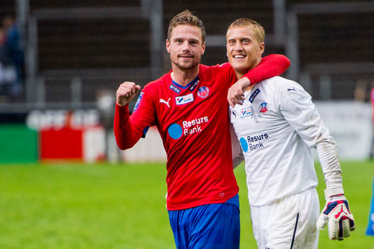 Helsingborgs Arnór Smárason och målvakt Pär Hansson