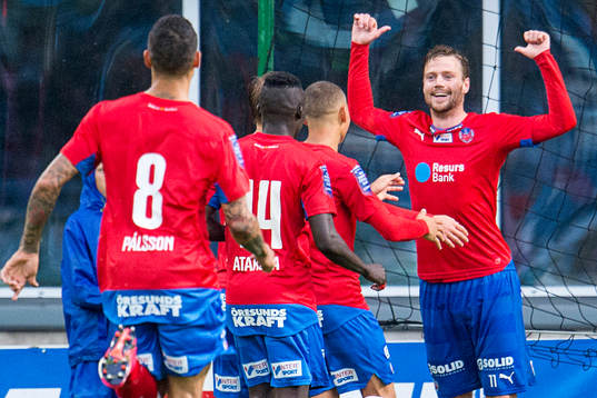 Helsingborgs Arnór Smárason firar han gjort 3-1
