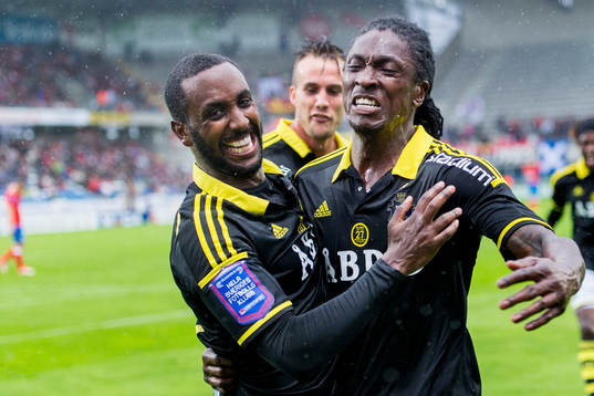 s Henok Goitom och Dickson Etuhu firar Gotioms gjort 1-1