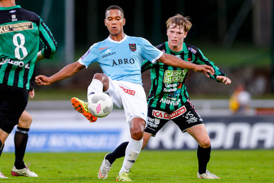 Brommapojkarnas Seth Hellberg och Varbergs Anton Liljenbäck