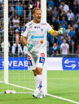 Åtvidabergs målvakt Henrik Gustavsson gör tummen upp
