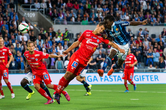 Åtvidabergs Mauricio Albornoz och Djurgårdens Sam Johnson