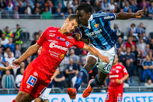 Åtvidabergs Mauricio Albornoz och Djurgårdens Sam Johnson