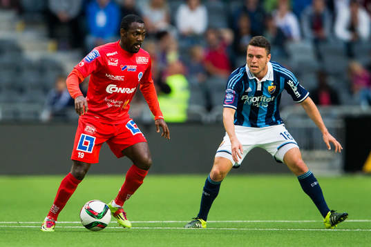 Åtvidabergs John Owoeri och Djurgårdens Kerim Mrabti